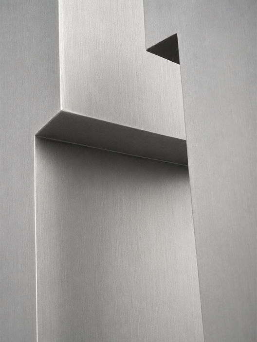 Finition laiton bronze doré utilisée avec la sculpture inox pour projets décoratifs haut de gamme