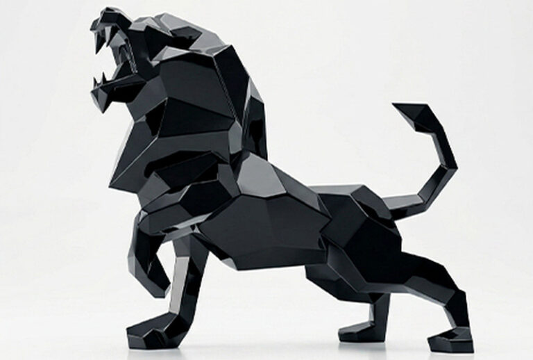 Sculpture de lion noir polygonal au design géométrique contemporain